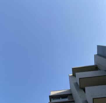 福岡市のインドアゴルフ練習場スイングワンから見える青空